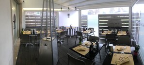 Tägliches inbegriffenes kontinentales Frühstück