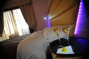 Minibar, coffres-forts dans les chambres, décoration personnalisée