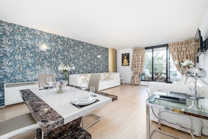 Apartment, 2 Bedrooms | Living room | TV, DVD player