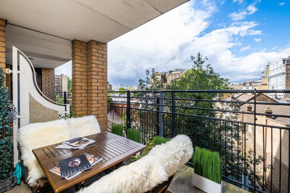 Apartment, 2 Bedrooms | Balcony - Point West (London)