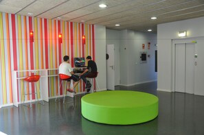 Lobby sitting area - Residencia Universitaria Resa Tomás Alfaro Fournier - Centro Adscrito a REAJ - Campus Accomodation (Vitoria-Gasteiz)