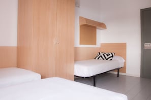 Classic Studio, 3 Twin Beds | Desk, blackout drapes, iron/ironing board, free WiFi - Residencia Universitaria Resa Tomás Alfaro Fournier - Centro Adscrito a REAJ - Campus Accomodation (Vitoria-Gasteiz)