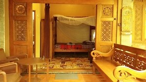 Quarto standard | Cofres nos quartos, escrivaninha, quartos à prova de som