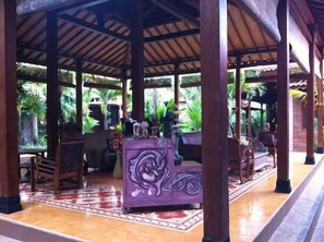 Gazebo - Bedhot Homestay (Sewon)