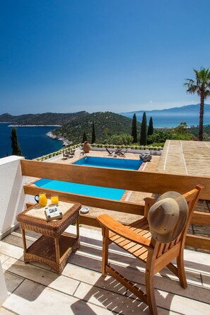 Terrace/patio - Villa Artisti Marathon (Marathon)