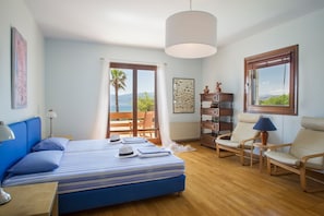 Lyxvilla - 4 sovrum - privat pool - havsutsikt | 1 sovrum, värdeförvaringsskåp på rummet, skrivbord och gratis wi-fi