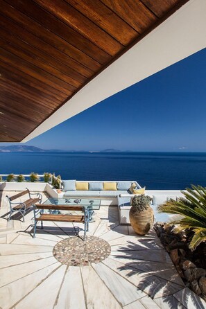 Terrace/patio - Villa Artisti Marathon (Marathon)