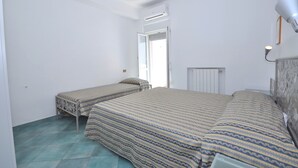 1 habitación, cunas y ropa de cama 