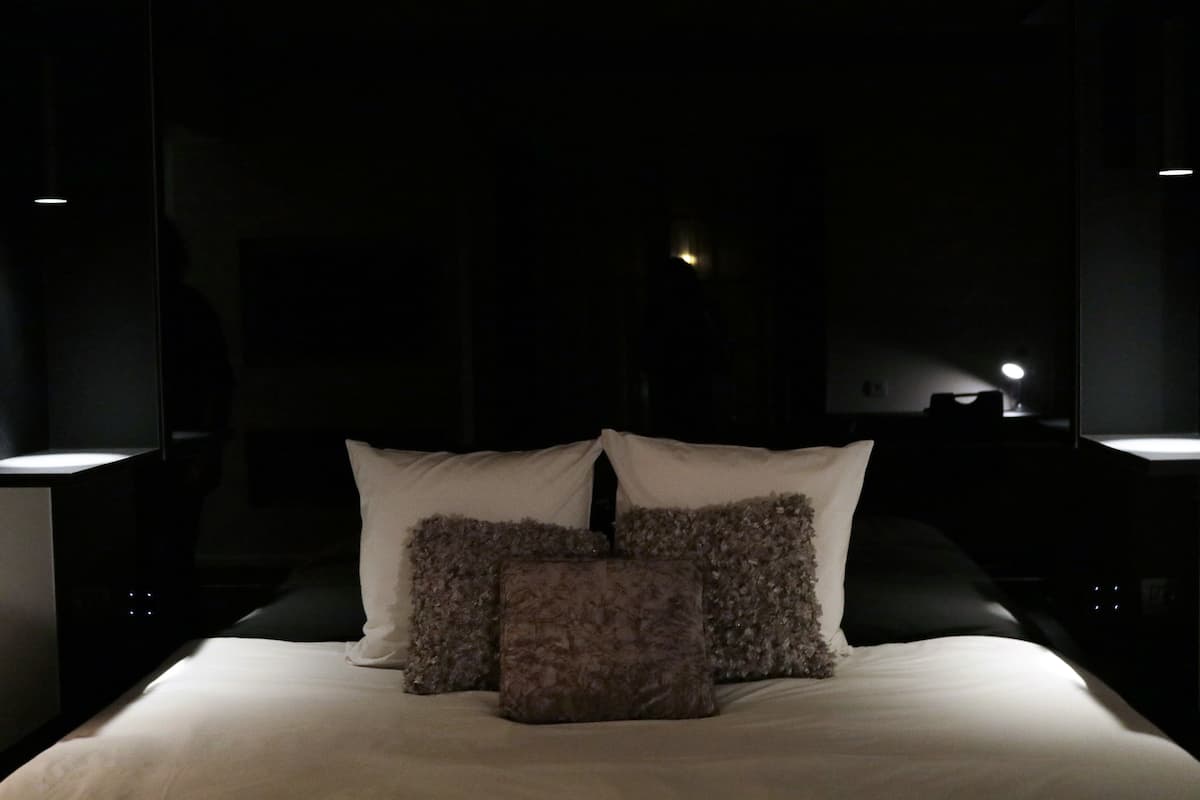 Deluxe Suite, 1 Katil Raja (King), City View | 1 bilik tidur, peralatan tempat tidur premium, peti besi dalam bilik 