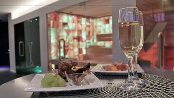 Sauna, steam room, Turkish bath/hammam, hot stone massages