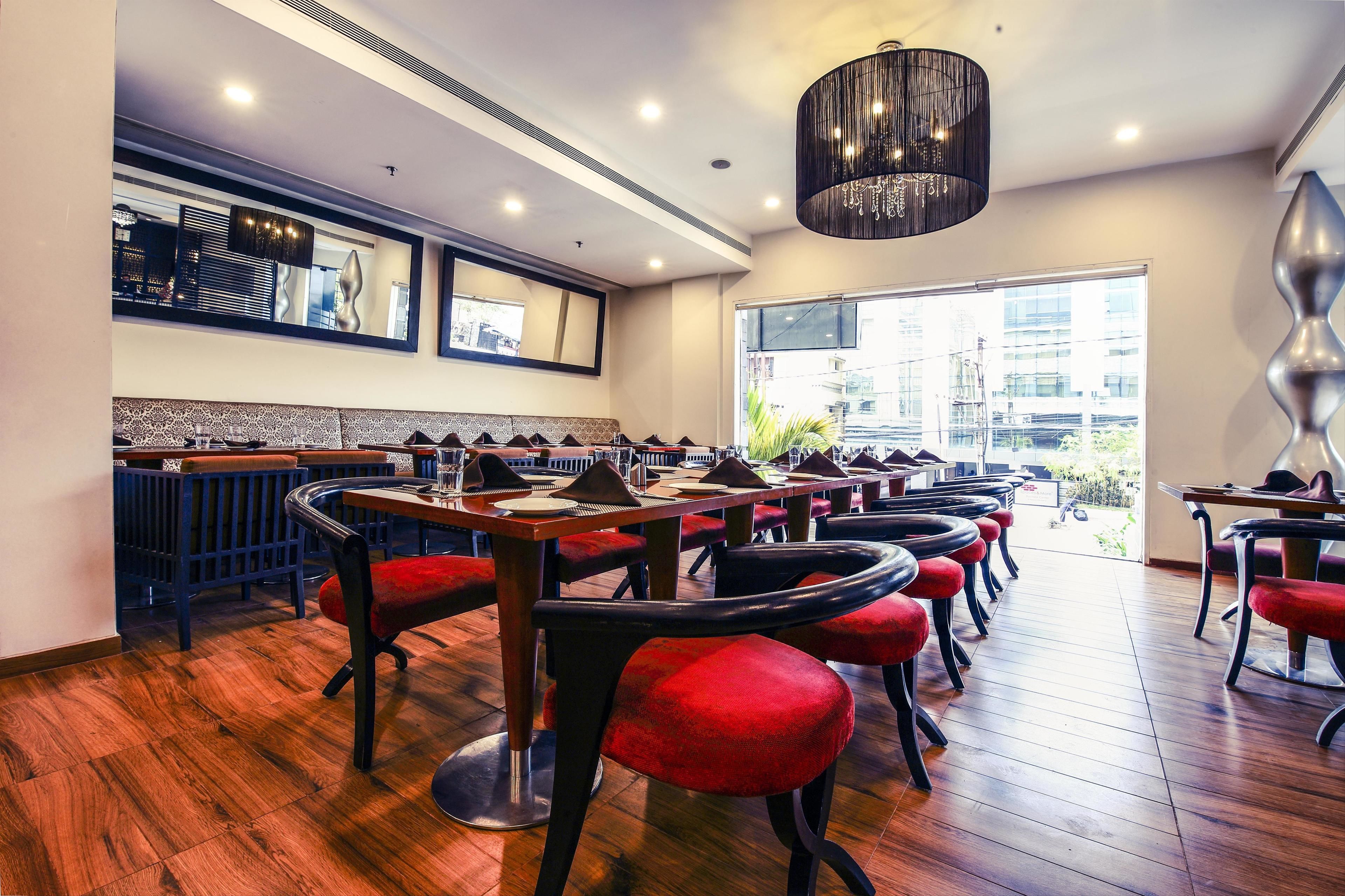 Se sirven desayunos, almuerzos y cenas; cocina internacional