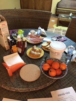 Free daily buffet breakfast - Villa Chiara B&B (San Miguel de Abona)