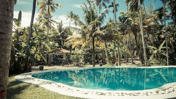 Kolam renang outdoor