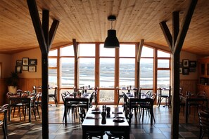 包含每日自助早餐