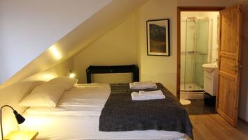 Family Room | Desk, laptop workspace, blackout drapes, free wired internet