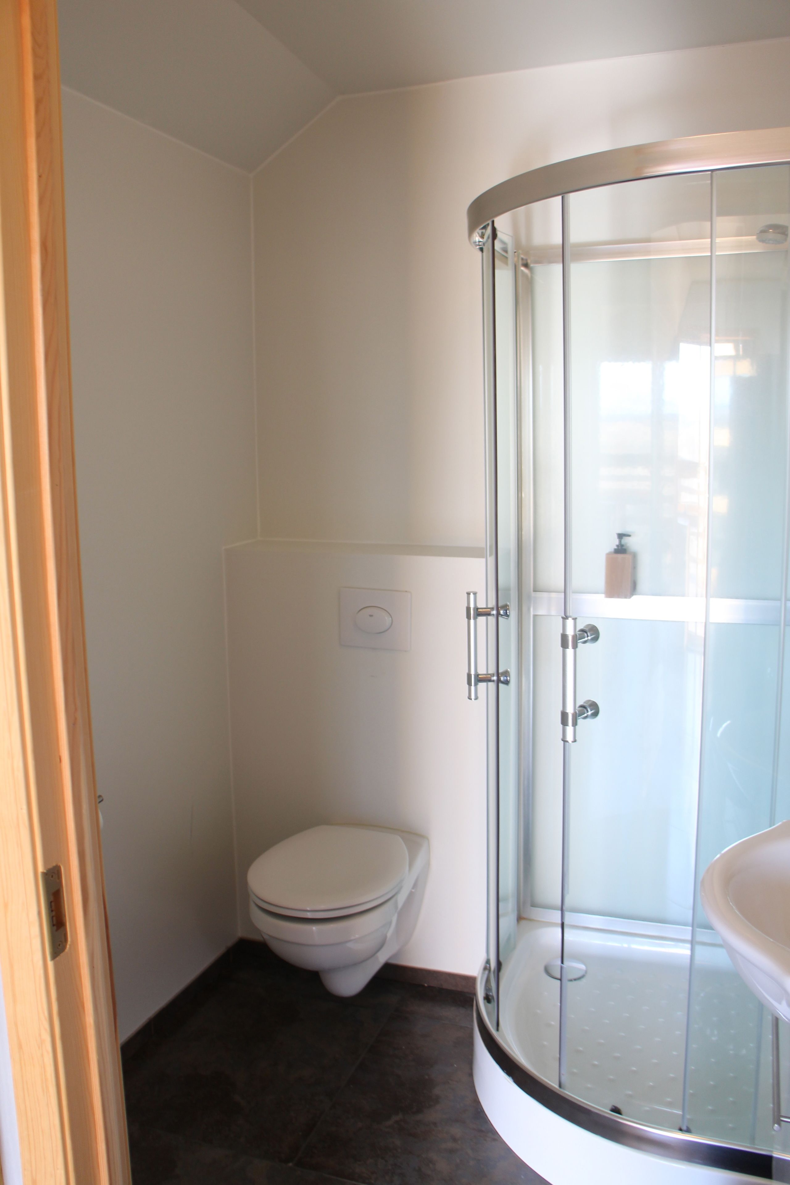 double room | bathroom | shower, free toiletries, hair dryer, towels