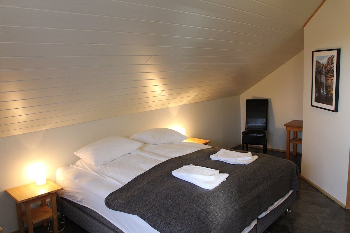 double room | 1 bedroom, desk, laptop workspace, blackout curtains