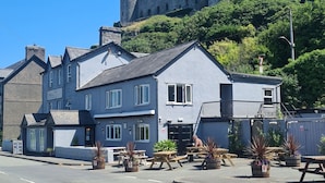 Unclassified image, 5 of 45, button - Y Branwen Restaurant & Rooms - Adult Only and Dog Friendly (Harlech)