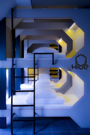 Free WiFi, bed sheets - The Hive Party Hostel (Budapest)