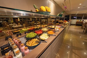 Free daily buffet breakfast