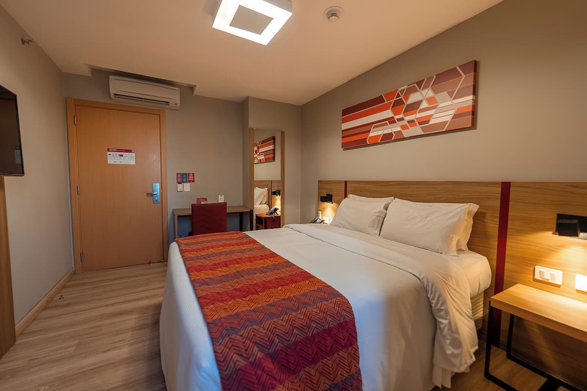1 bedroom, in-room safe, desk, laptop workspace