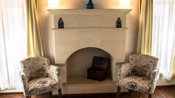 Design-Doppelzimmer, 1 Queen-Bett | Zimmersafe, individuell dekoriert, individuell eingerichtet