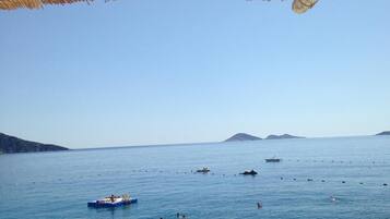 Una spiaggia nelle vicinanze