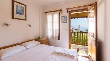 Doppelzimmer, 1 Doppelbett, Balkon | Zimmersafe, Schreibtisch, kostenloses WLAN, Bettwäsche