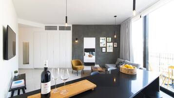 Luxury One Bedroom Apartment with Balcony - House No. 29 | In-room dining