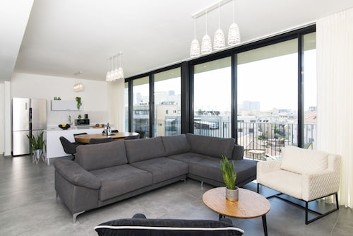 Mr. Allenby - By TLV2GO