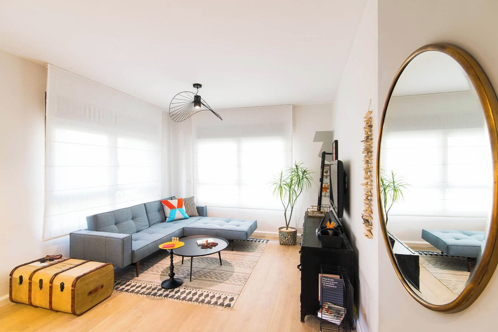 Two Bedroom Apartment with Free Parking