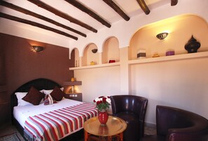 Superior Double Room | Individually decorated, individually furnished, free WiFi, bed sheets - Riad Palmier (Marrakech)