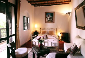 Superior Double Room | Individually decorated, individually furnished, free WiFi, bed sheets - Riad Palmier (Marrakech)