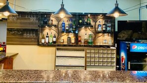 Bar (on property) - Hotel Vajra Inn (Pokhara)