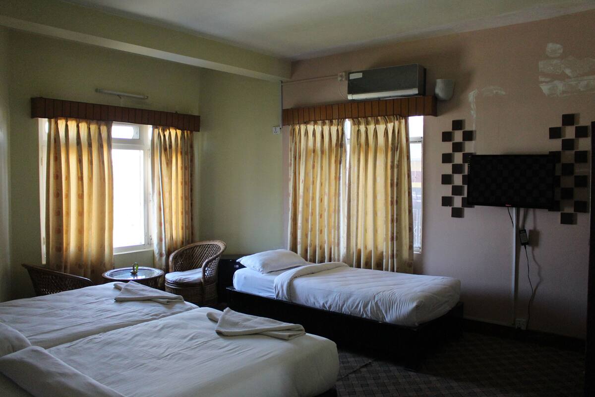 Deluxe Double Room, Smoking, Mountain View | Living area | TV