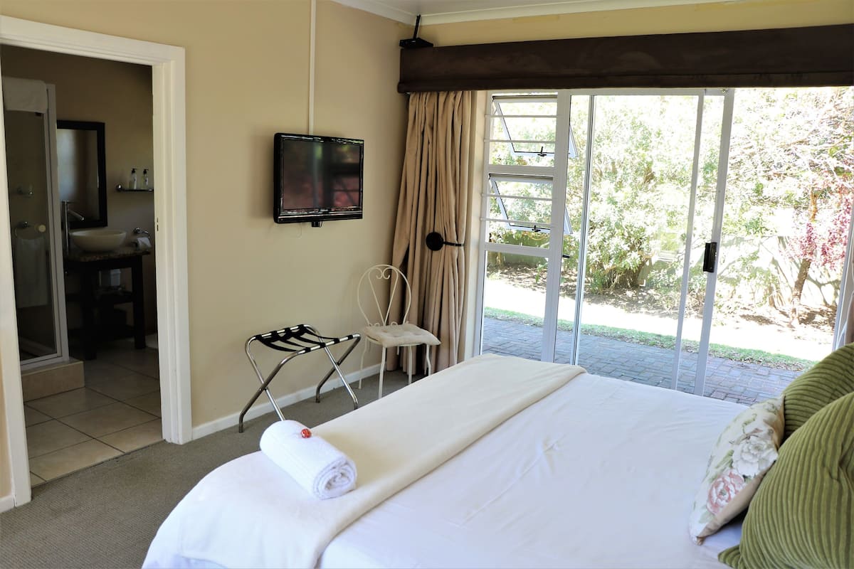 Deluxe Room | 1 bedroom, premium bedding, memory foam beds, in-room safe