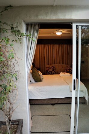 Deluxe Room | 1 bedroom, premium bedding, memory foam beds, in-room safe - Reef View BnB (East London)