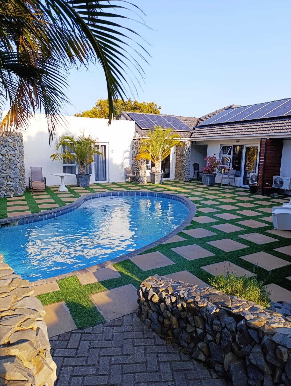 2 outdoor pools