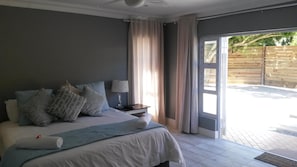 1 Schlafzimmer, hochwertige Bettwaren, Betten mit Memory-Foam-Matratzen