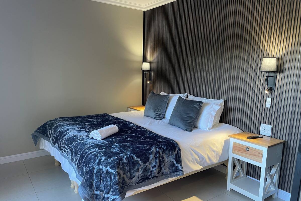 Luxury Double Room | 1 bedroom, premium bedding, memory-foam beds, in-room safe