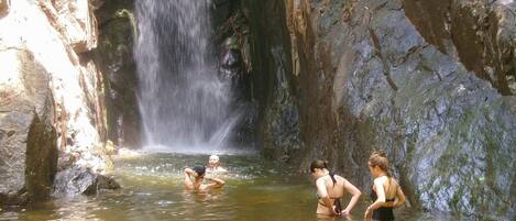 Piscine extérieure, cabanons gratuits