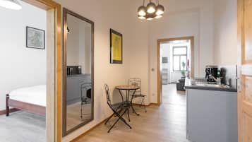 Vintage Apartment am Naschmarkt | Private kitchenette | Fridge, microwave, oven, stovetop