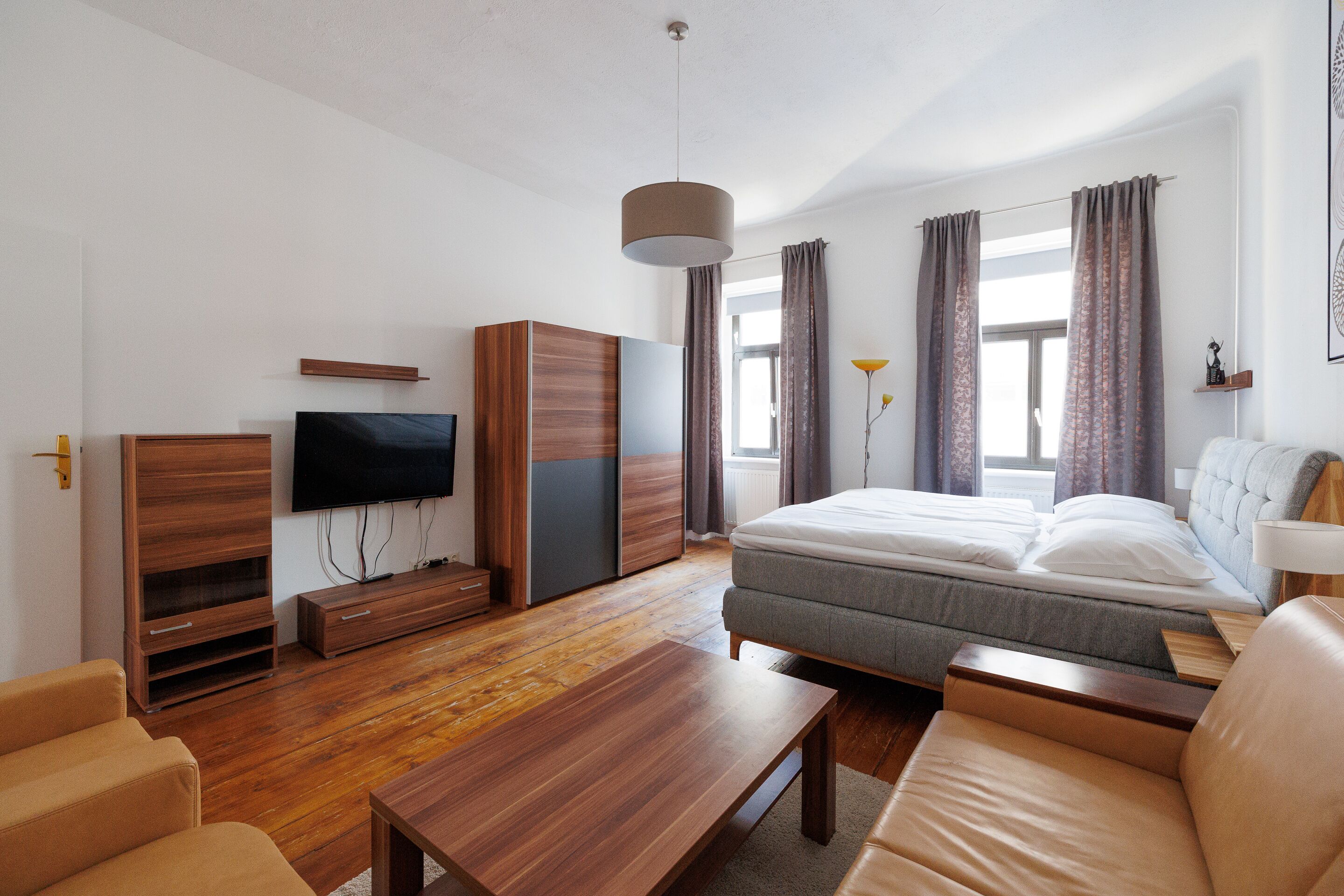 suite am naschmarkt | living room | flat-screen tv