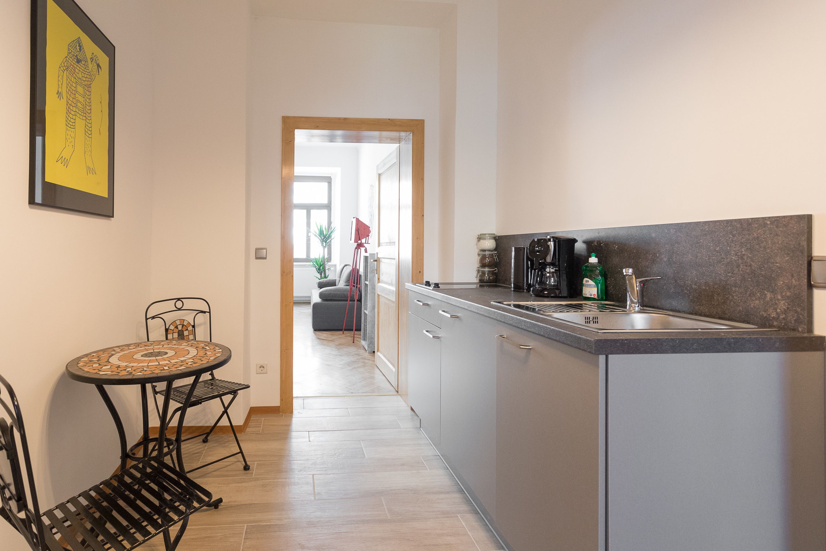 vintage apartment am naschmarkt | private kitchenette | fridge, microwave, oven, stovetop