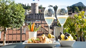 Aperto a colazione, pranzo e cena, cucina italiana