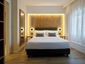 Down duvets, minibar, in-room safe, individually decorated - Hotel America (Trento)