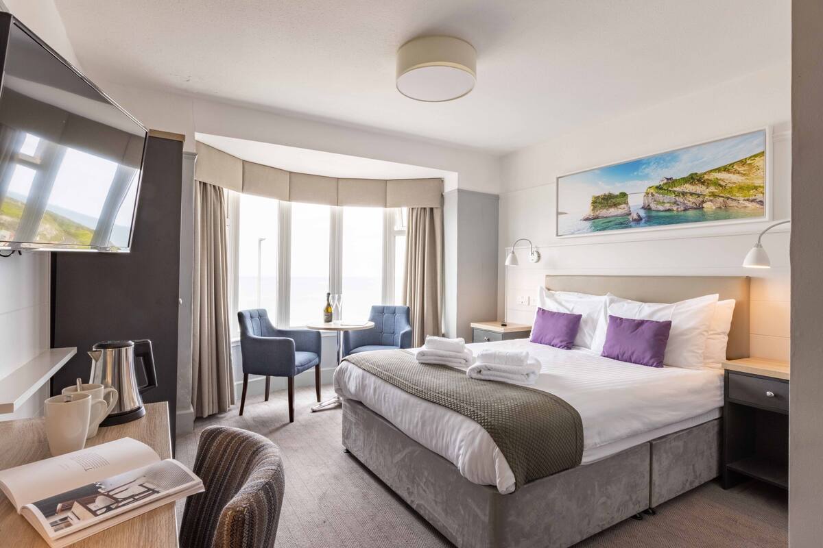 Superior Double Room | Desk, iron/ironing board, free WiFi, bed sheets