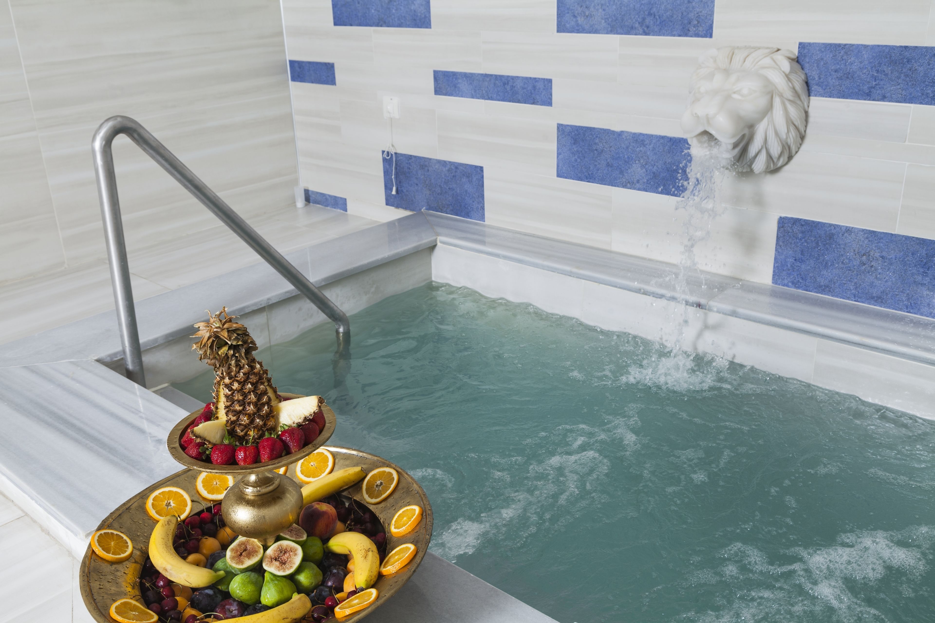 Couples treatment room(s), sauna, steam room