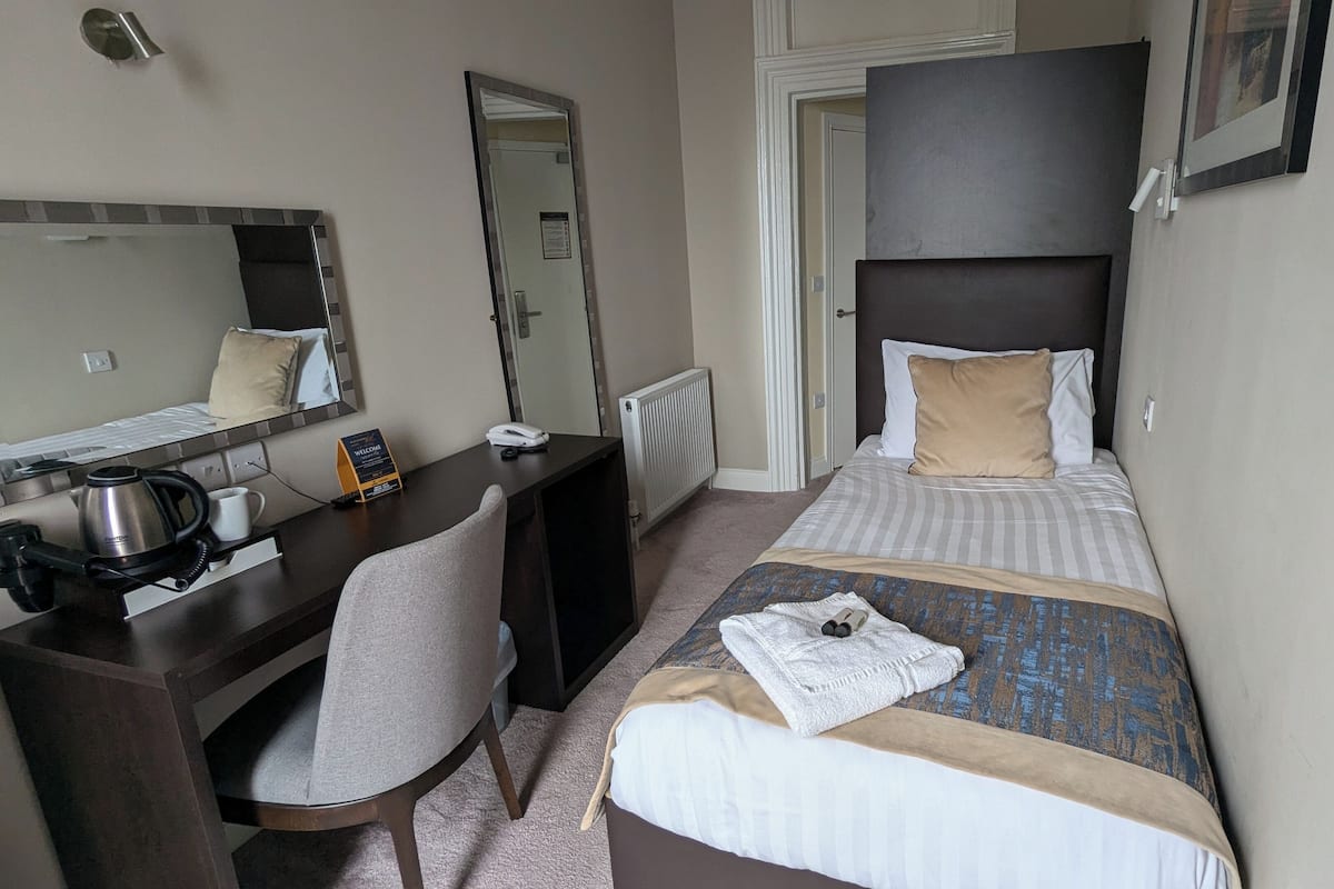 Single Room, Sea View, Sea Facing | Peti besi dalam bilik, meja, seterika/papan seterika, Wi-fi percuma
