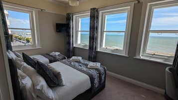 Superior Triple Room with Sea View | In-room safe, desk, iron/ironing board, free WiFi